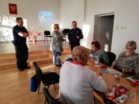 Przywitanie gości przez Komendanta Komisariatu w Głuchołazach