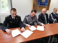 Komendant Powiatowy Policji w Nysie i Komendant Państwowej Straży Pożarnej w Nysie podpisują porozumienie