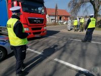 Policjanci wraz z innymi służbami na granicy w Głuchołazy- Mikulovice