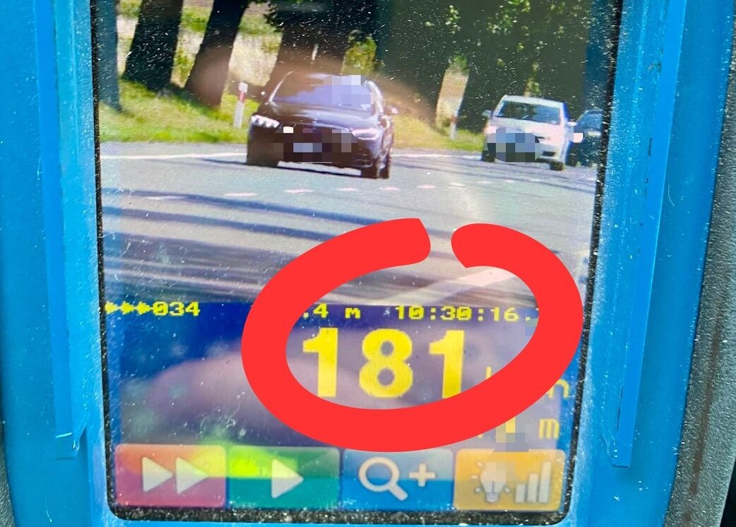 zdjęcie: pojazd oraz prędkośc 181 km/h