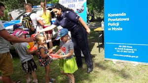 policjantka z dziećmi