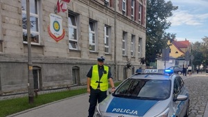 policjant pod szkołą