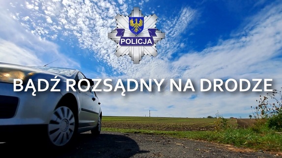 zdjęcie z logo Policja i napisem Bądź ostrożny na drodze