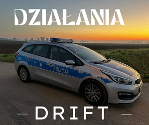 Na grafice znajduje się policyjny radiowóz oraz napis DZIAŁANIA DRIFT