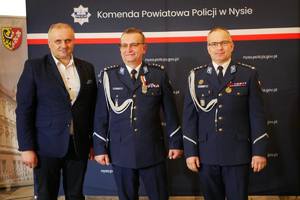 Zdjęcia z uroczystej zbiórki - odwołanie Komendanta Powiatowego Policji w Nysie insp. Krzysztofa Urbana