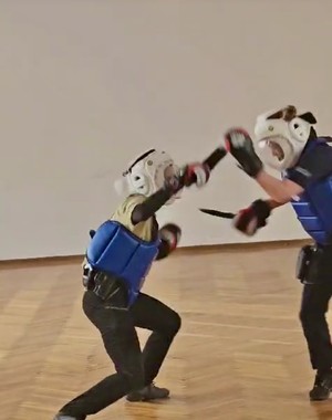 policjanci podczas ćwiczeń