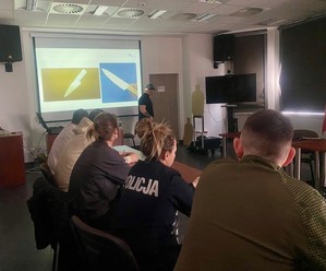 policjanci podczas ćwiczeń