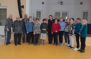 Kolorowe zdjęcie - policjantka w mundurze