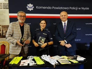 kolorowa grafika policjanci oraz uczestnicy na konferencji