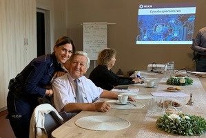 kolorowa grafika - spotkanie z seniorami