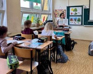 policjantka na spotkaniu z uczniami