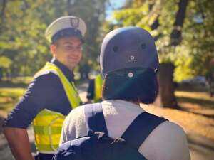 policjanci podczas kontroli